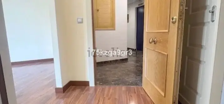 Sale of middle floor apartment in Arroyo de la Miel 3