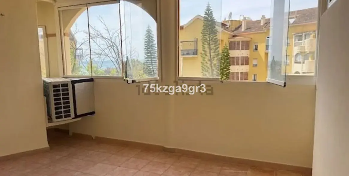 Sale of middle floor apartment in Arroyo de la Miel 5