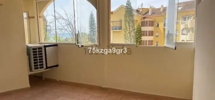 Sale of middle floor apartment in Arroyo de la Miel 4