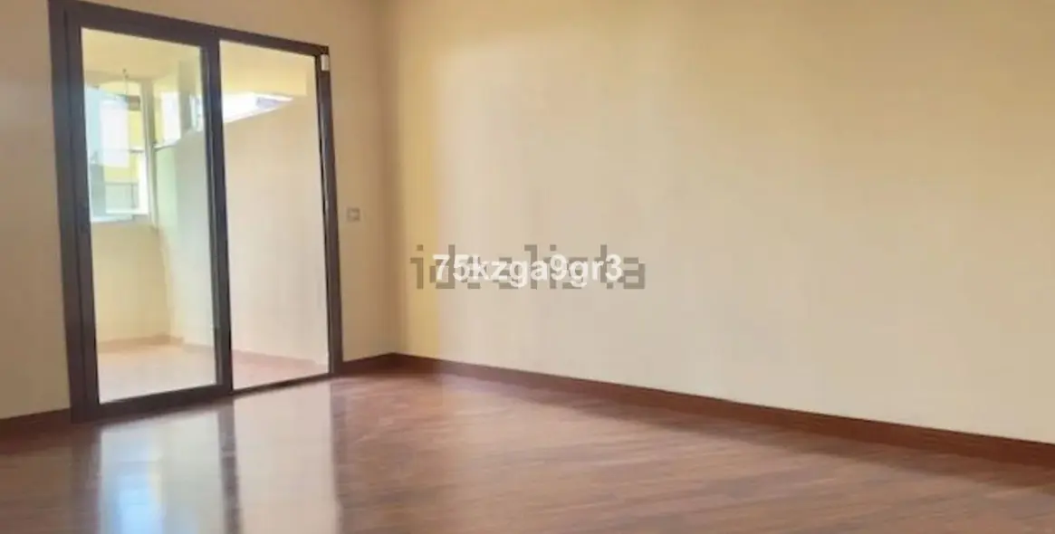 Sale of middle floor apartment in Arroyo de la Miel 6