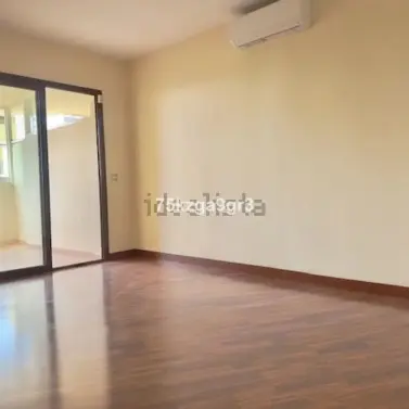 Sale of middle floor apartment in Arroyo de la Miel