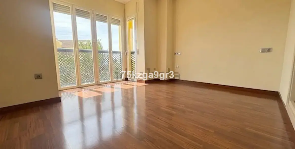 Sale of middle floor apartment in Arroyo de la Miel 7