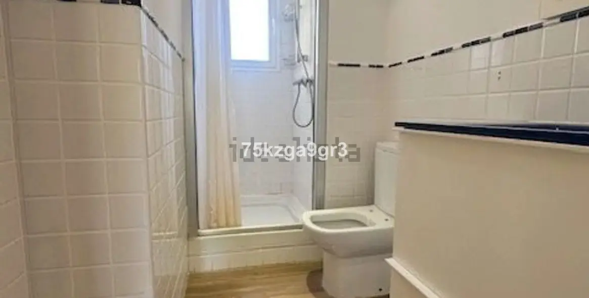 Sale of middle floor apartment in Arroyo de la Miel 8