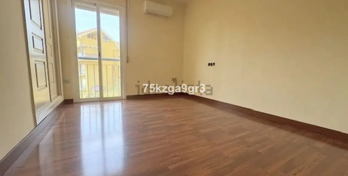Sale of middle floor apartment in Arroyo de la Miel 9