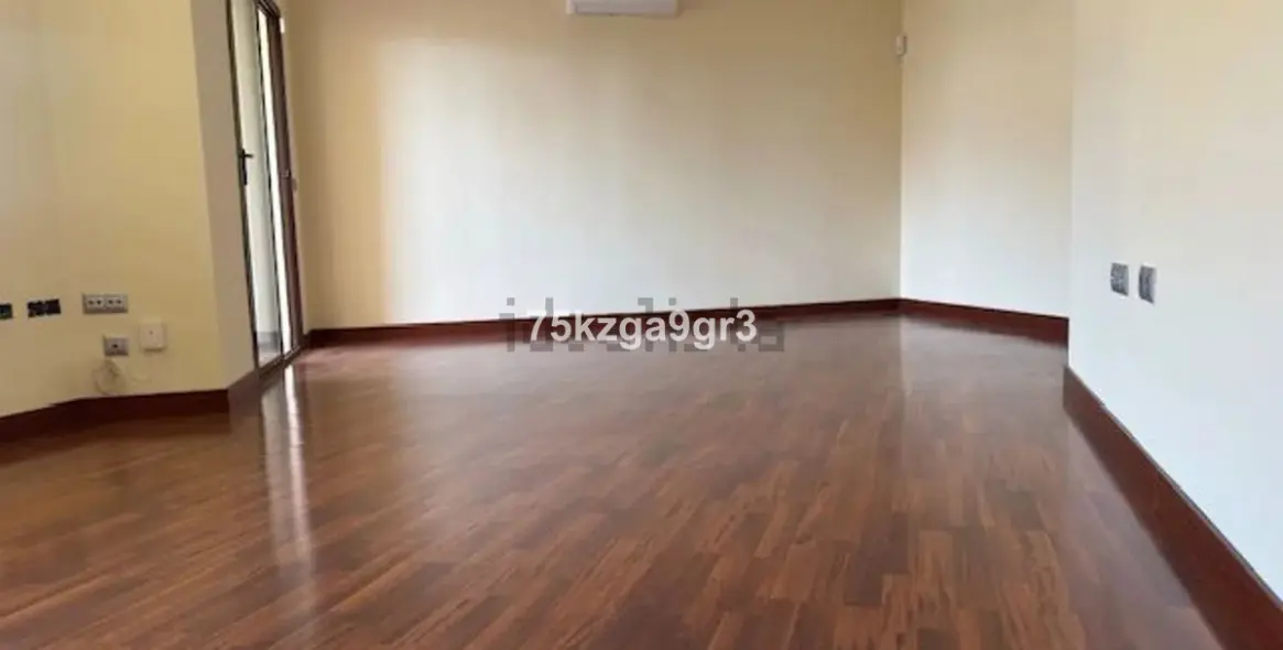 Sale of middle floor apartment in Arroyo de la Miel 10