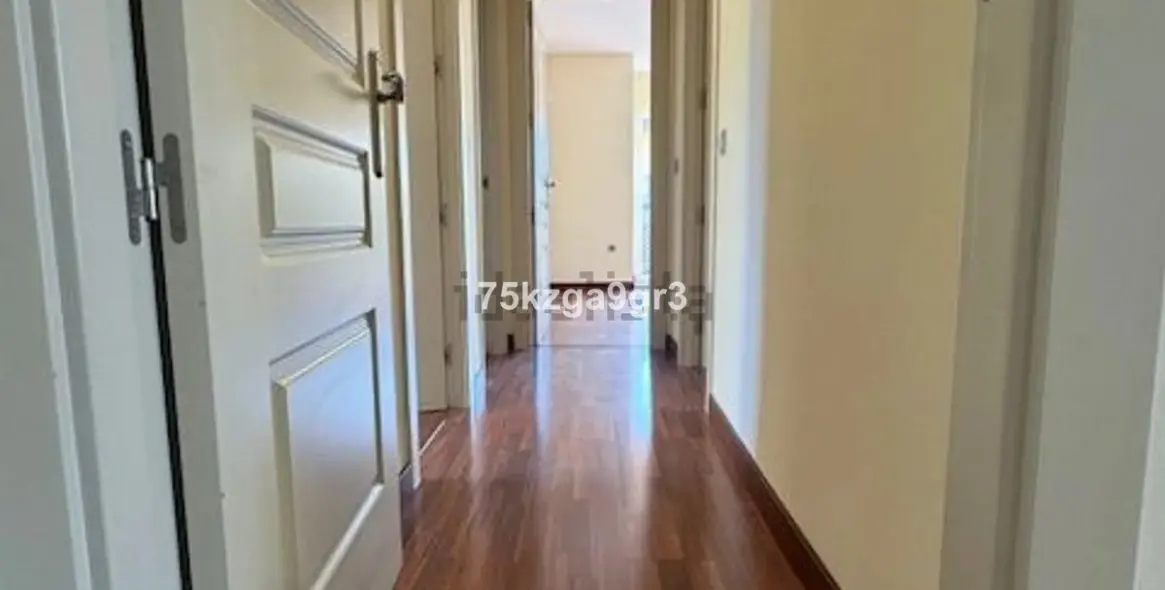 Sale of middle floor apartment in Arroyo de la Miel 12