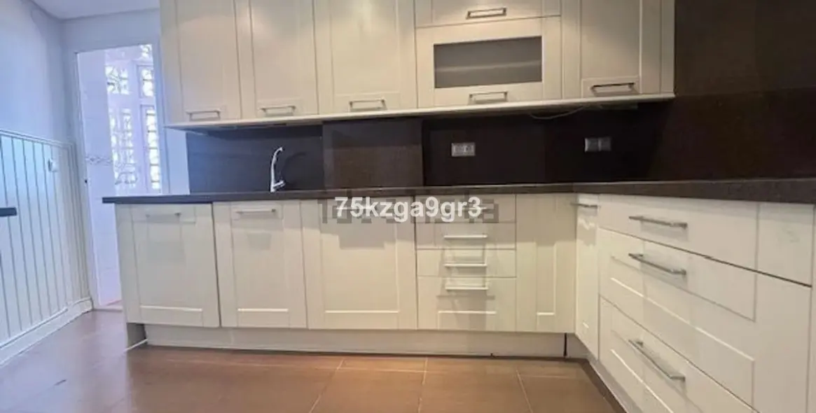 Sale of middle floor apartment in Arroyo de la Miel 15