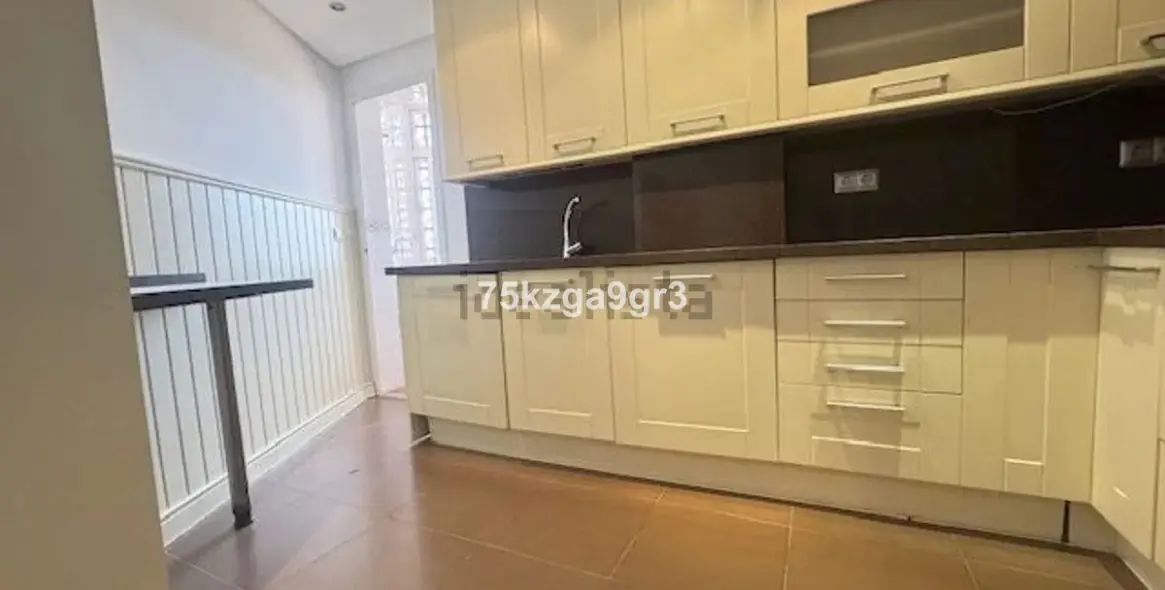 Sale of middle floor apartment in Arroyo de la Miel 16