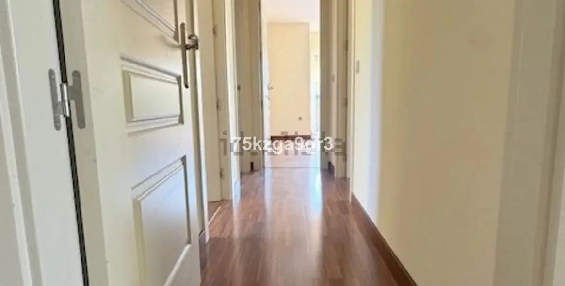 Sale of middle floor apartment in Arroyo de la Miel 18