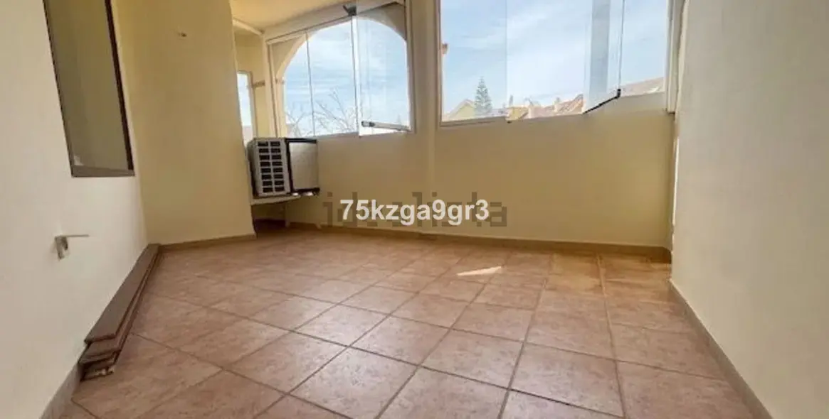 Sale of middle floor apartment in Arroyo de la Miel 20