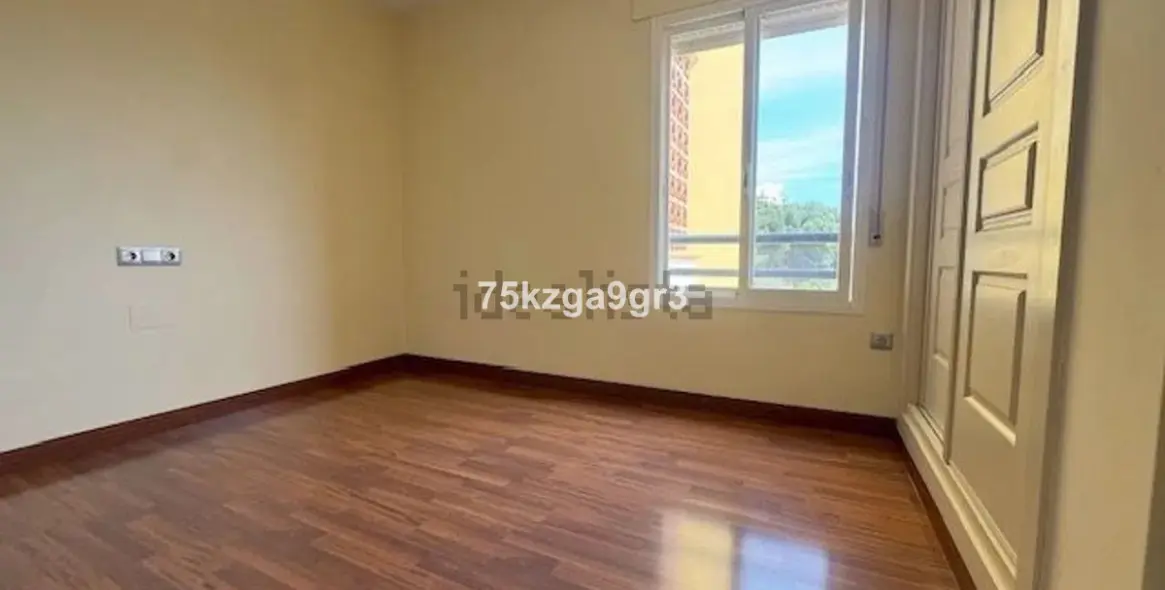 Sale of middle floor apartment in Arroyo de la Miel 23