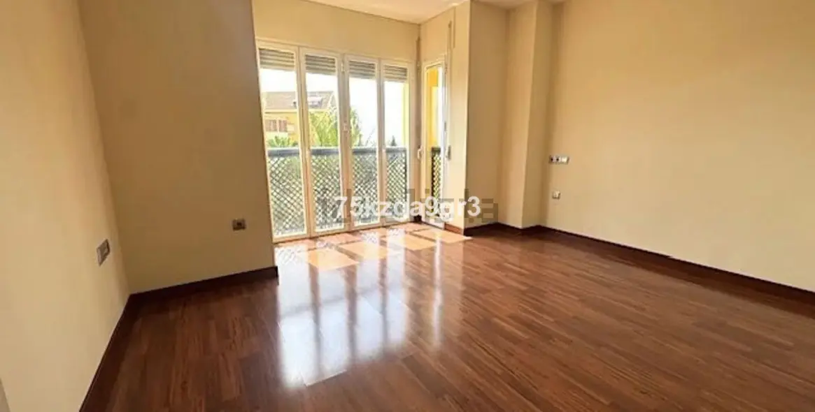 Sale of middle floor apartment in Arroyo de la Miel 24