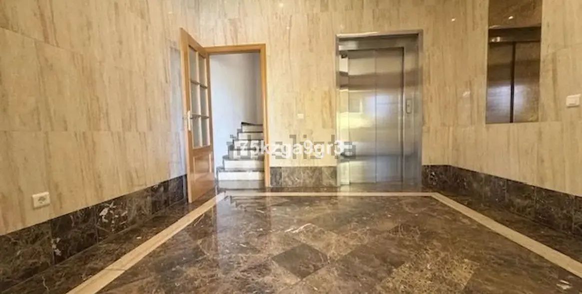 Sale of middle floor apartment in Arroyo de la Miel 41