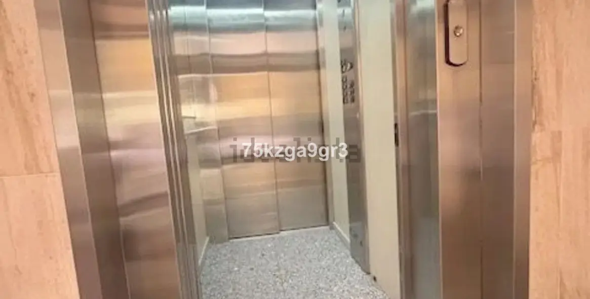 Sale of middle floor apartment in Arroyo de la Miel 43