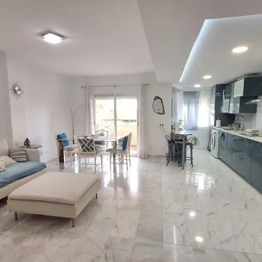 Venta de apartamento en planta media en Estepona