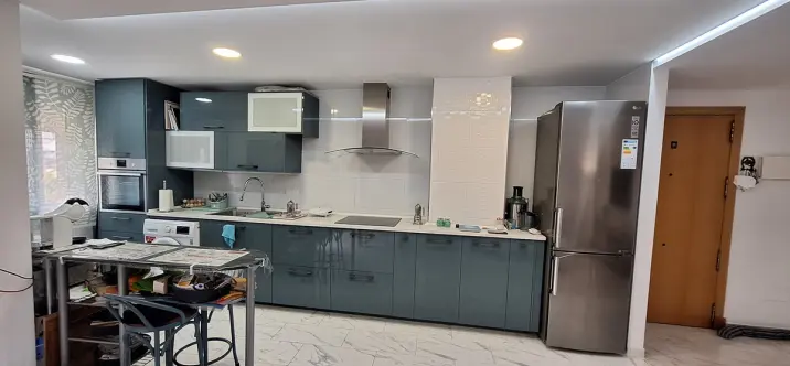 Venta de apartamento en planta media en Estepona 3