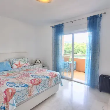 Venta de apartamento en planta media en Estepona