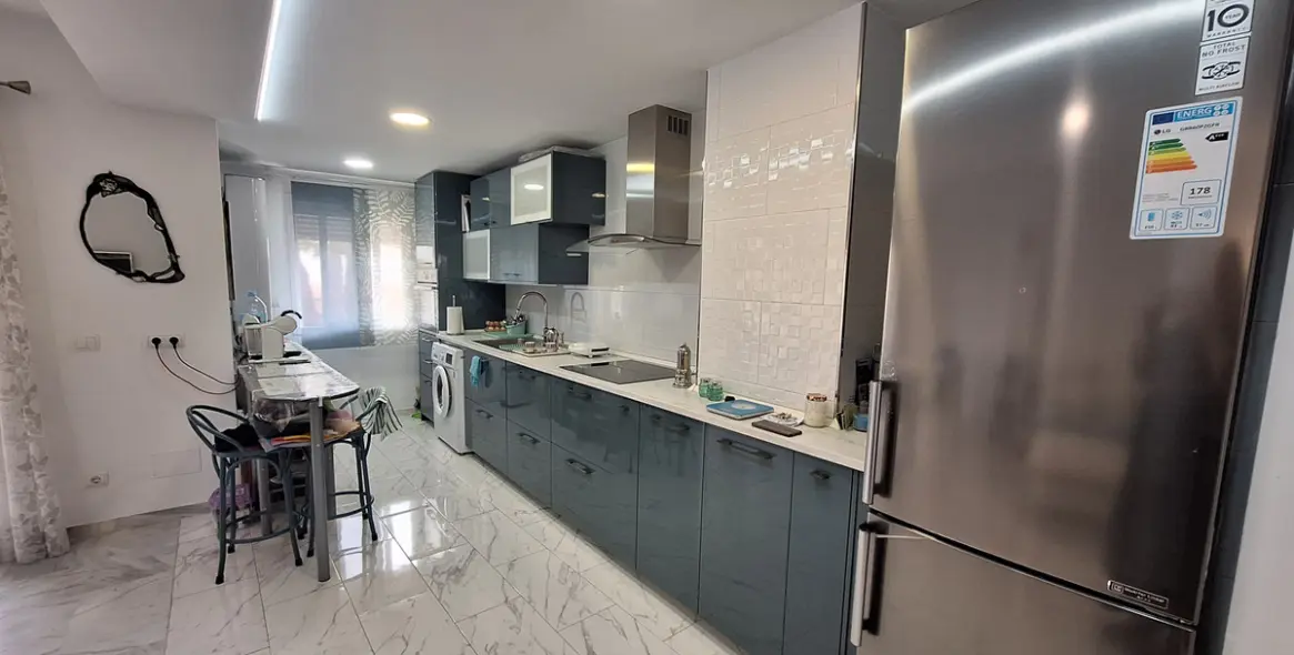 Venta de apartamento en planta media en Estepona 6