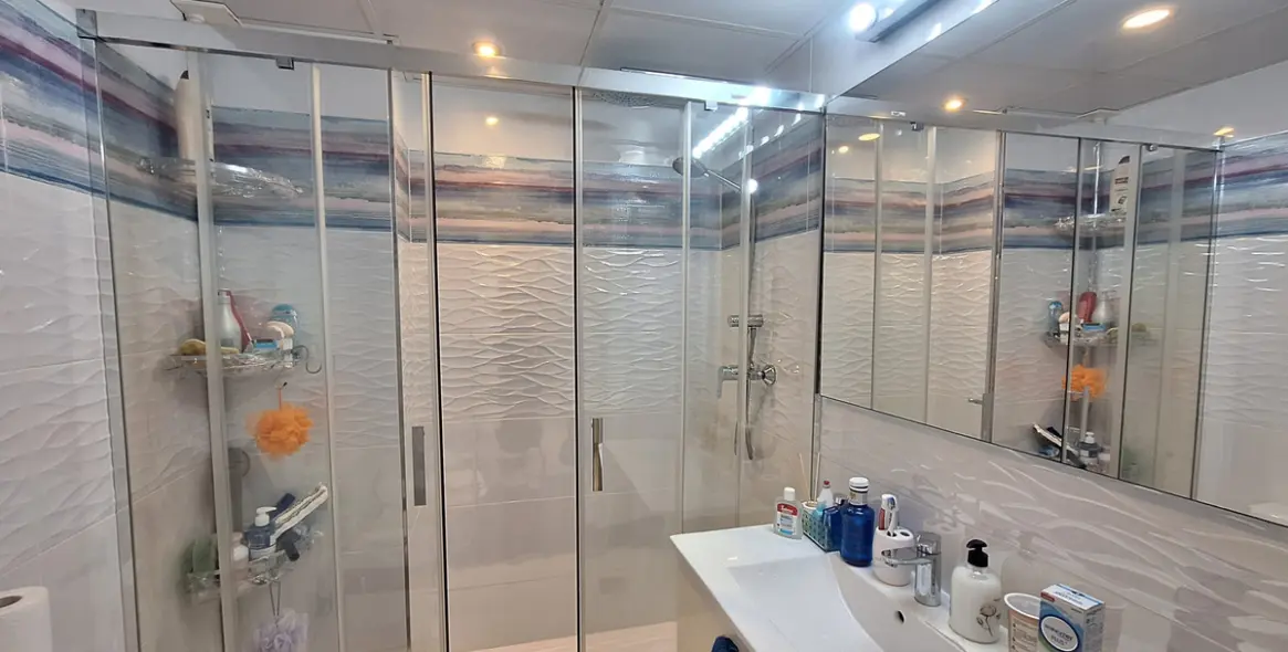 Venta de apartamento en planta media en Estepona 14
