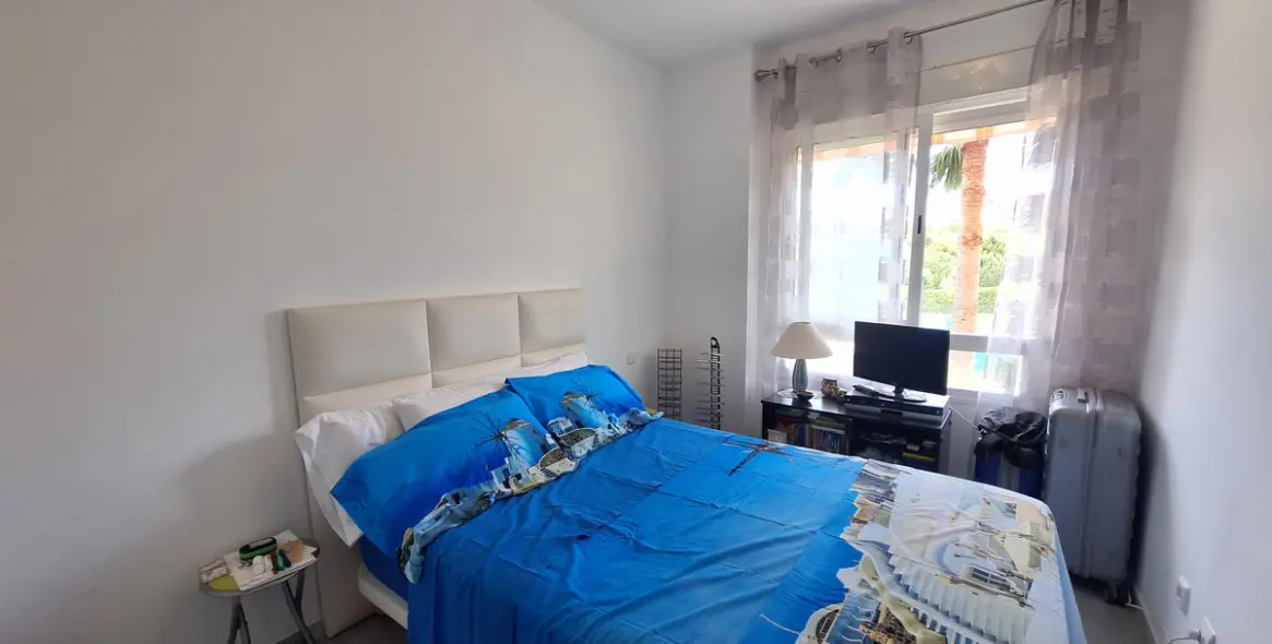 Venta de apartamento en planta media en Estepona 15