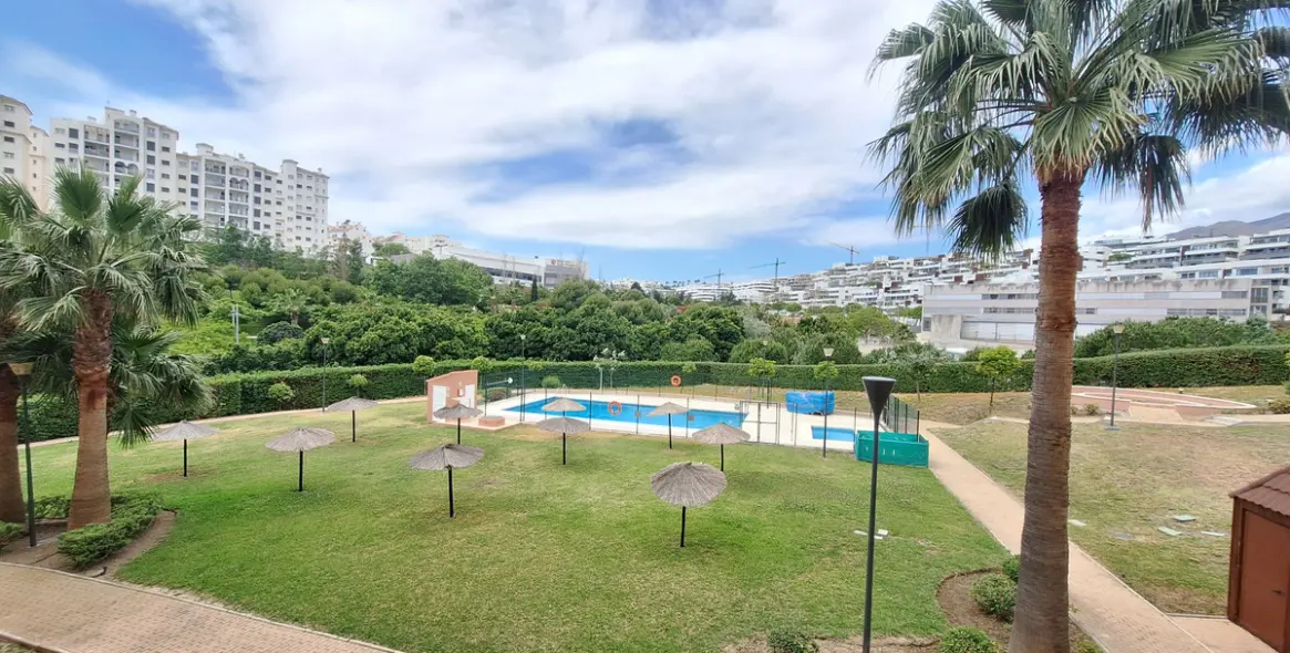 Venta de apartamento en planta media en Estepona 22