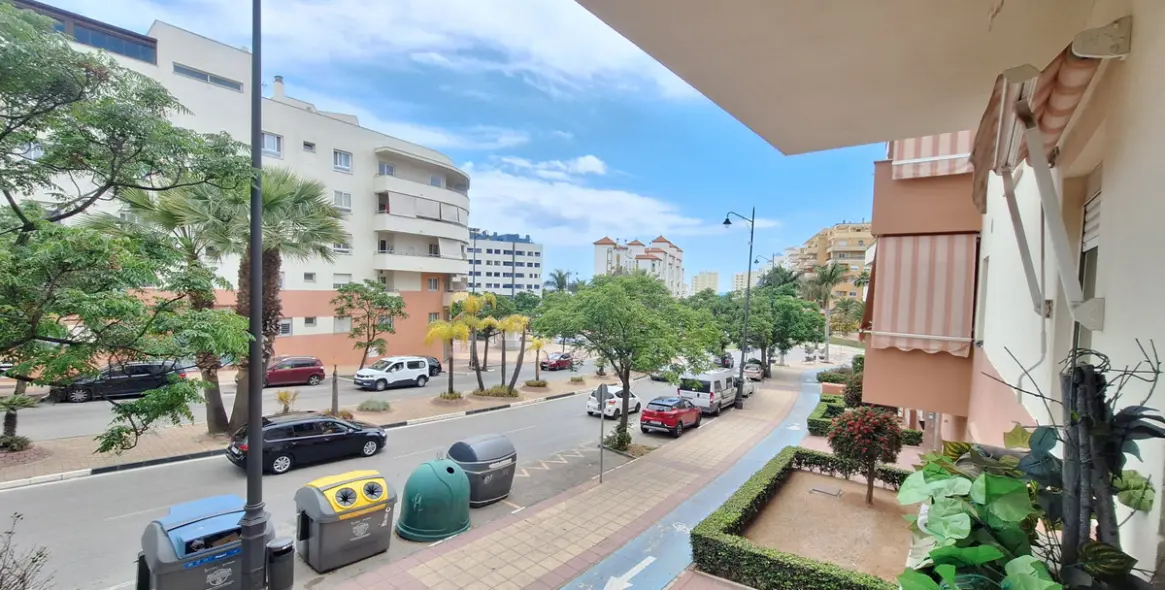Venta de apartamento en planta media en Estepona 23