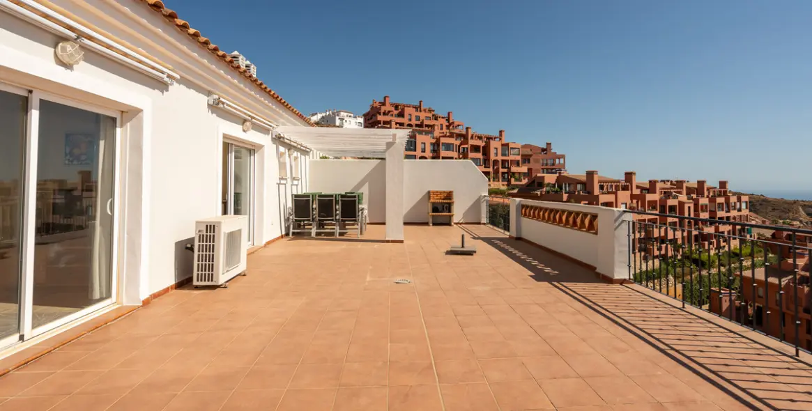 Sale of penthouse in Calahonda 9