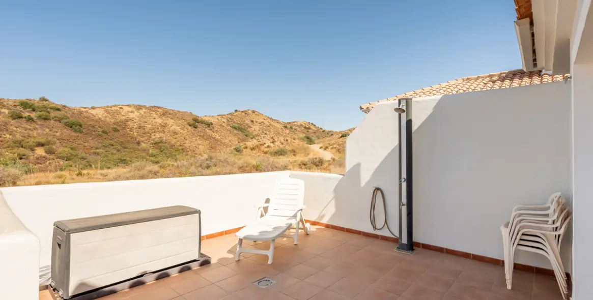 Sale of penthouse in Calahonda 13