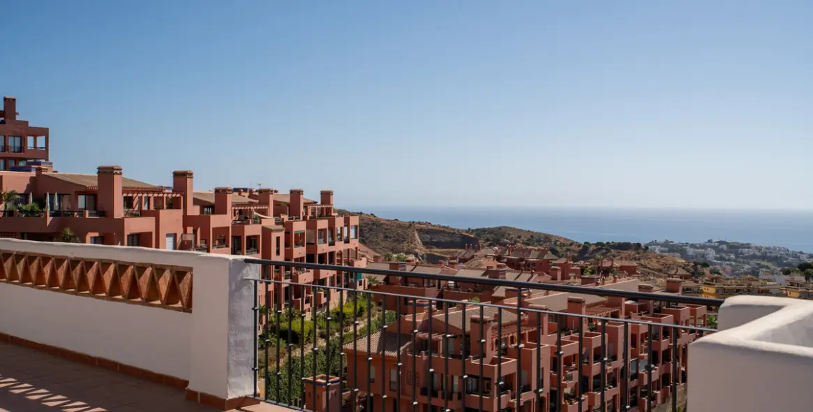 Sale of penthouse in Calahonda 20