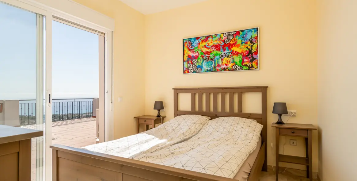 Sale of penthouse in Calahonda 21