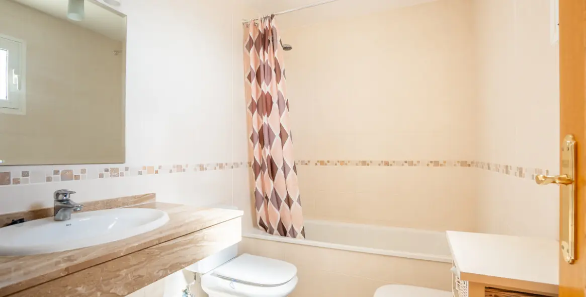 Sale of penthouse in Calahonda 23