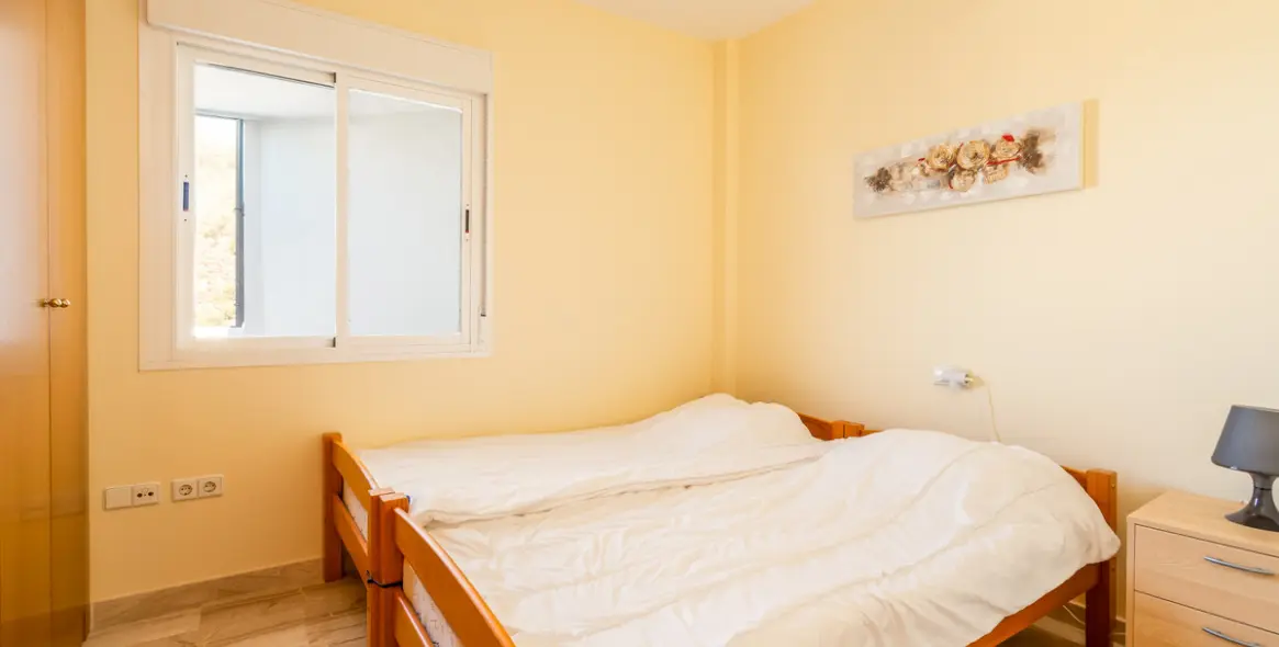 Sale of penthouse in Calahonda 24