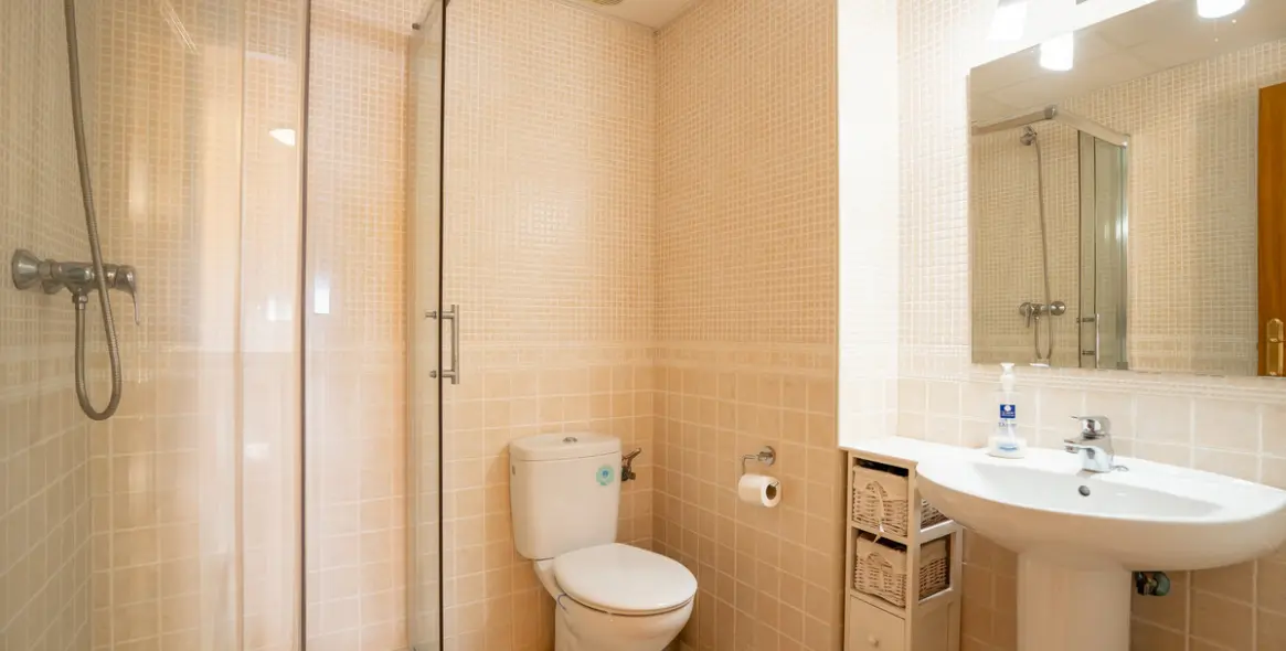 Sale of penthouse in Calahonda 25
