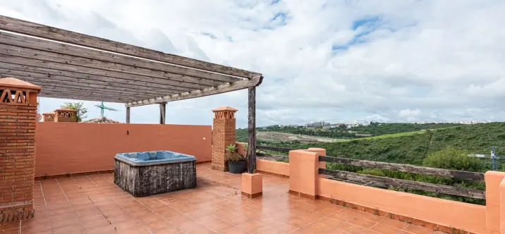 Venta de ático dúplex en Casares 0