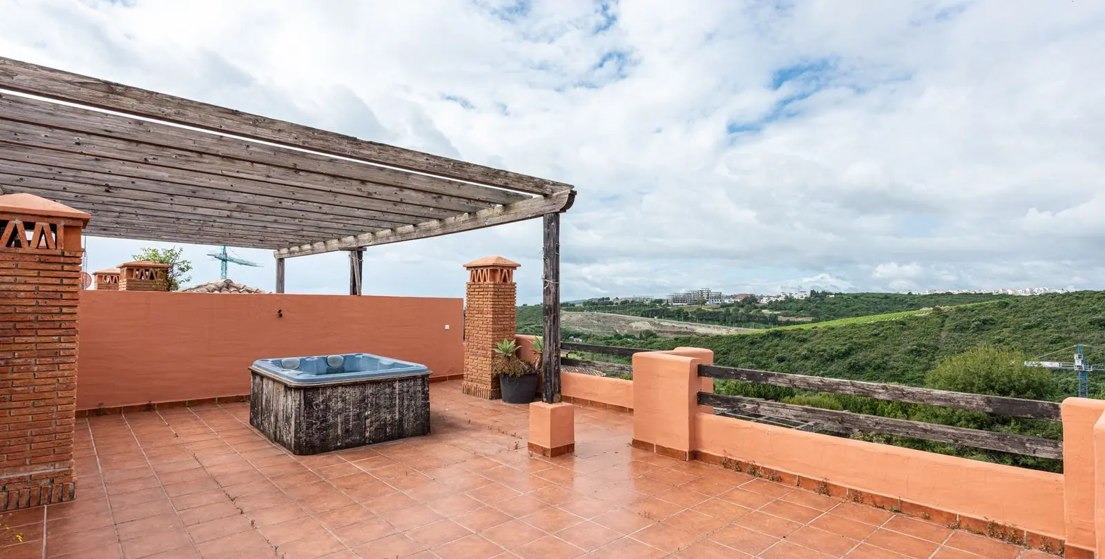 Venta de ático dúplex en Casares 1