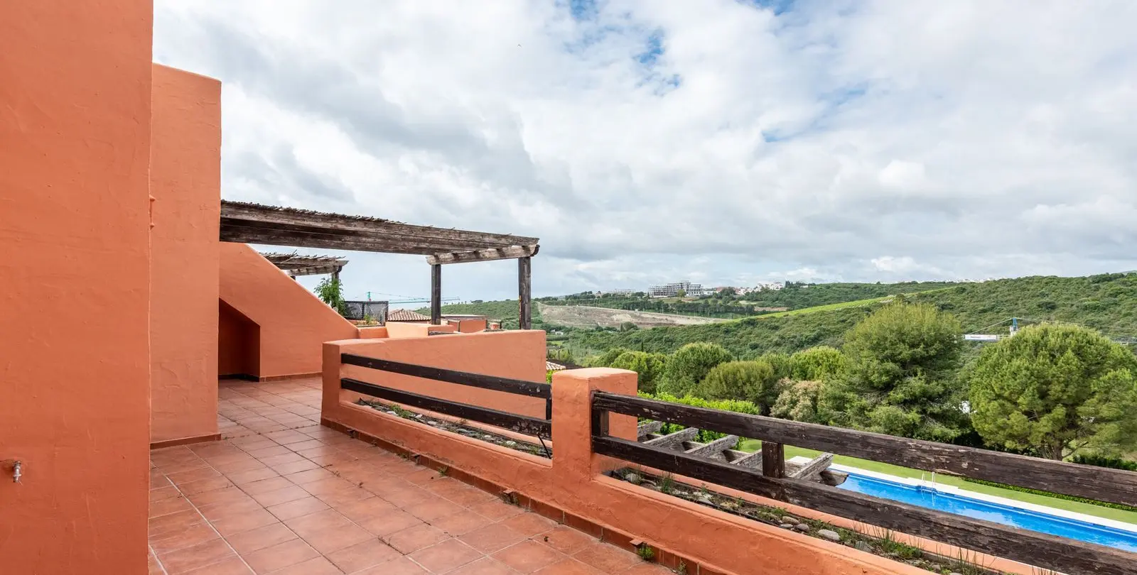Venta de ático dúplex en Casares 2