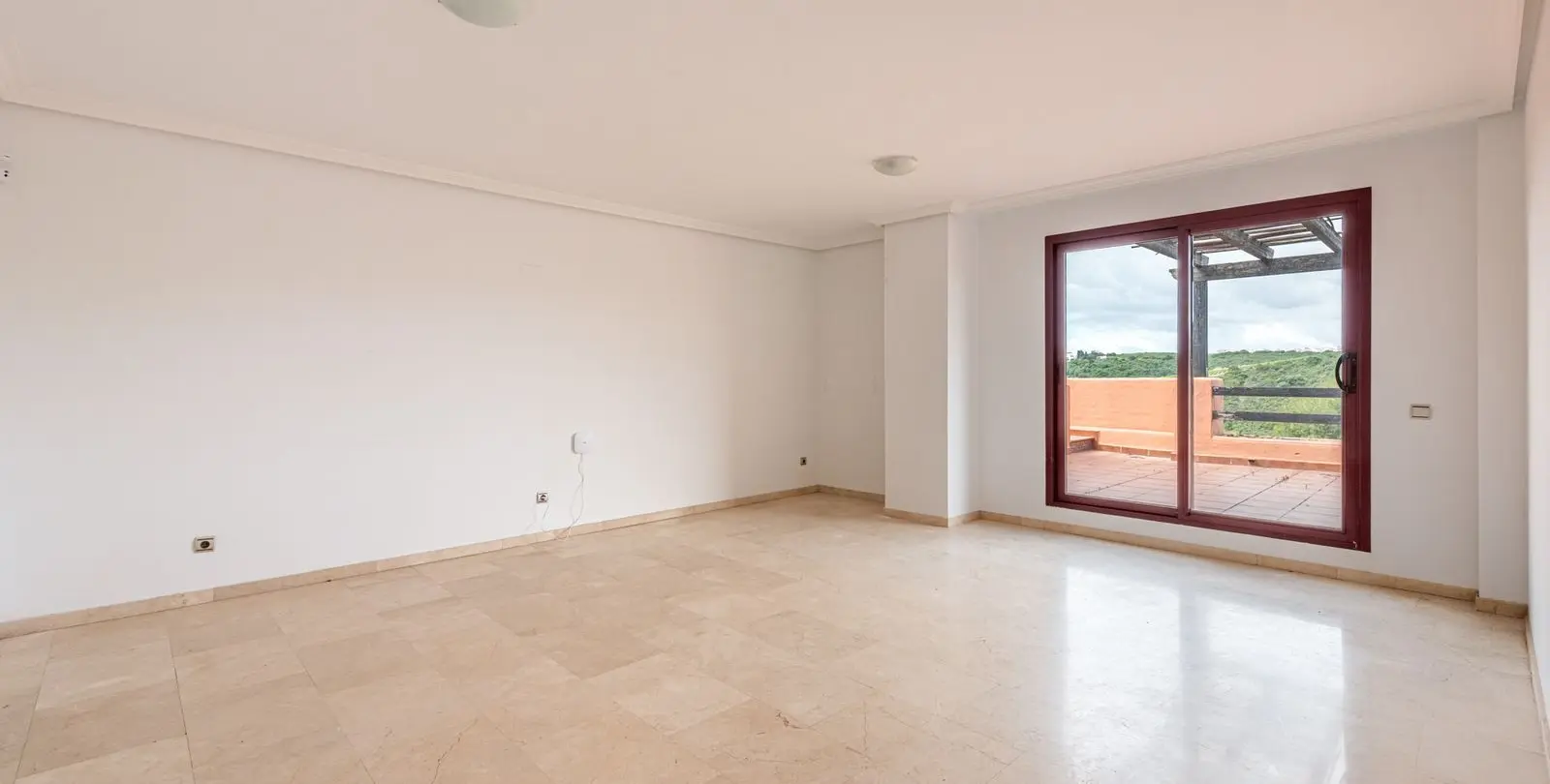 Venta de ático dúplex en Casares 6