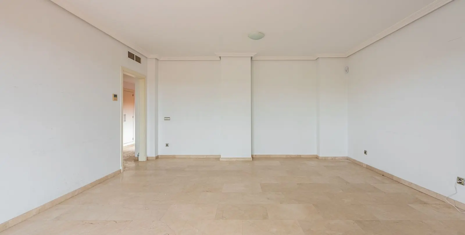 Venta de ático dúplex en Casares 7