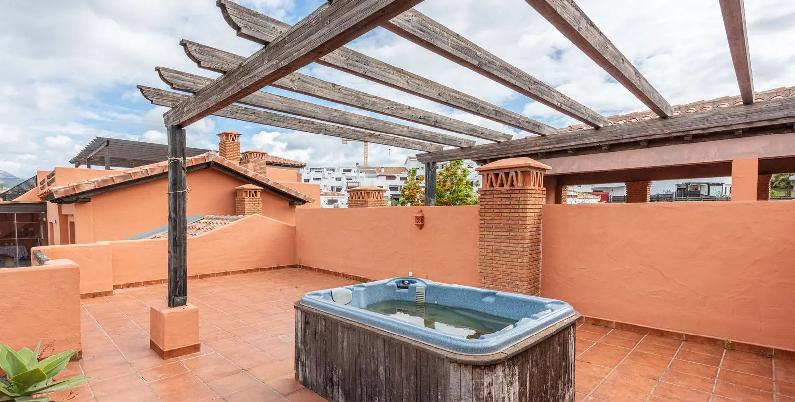 Venta de ático dúplex en Casares 10