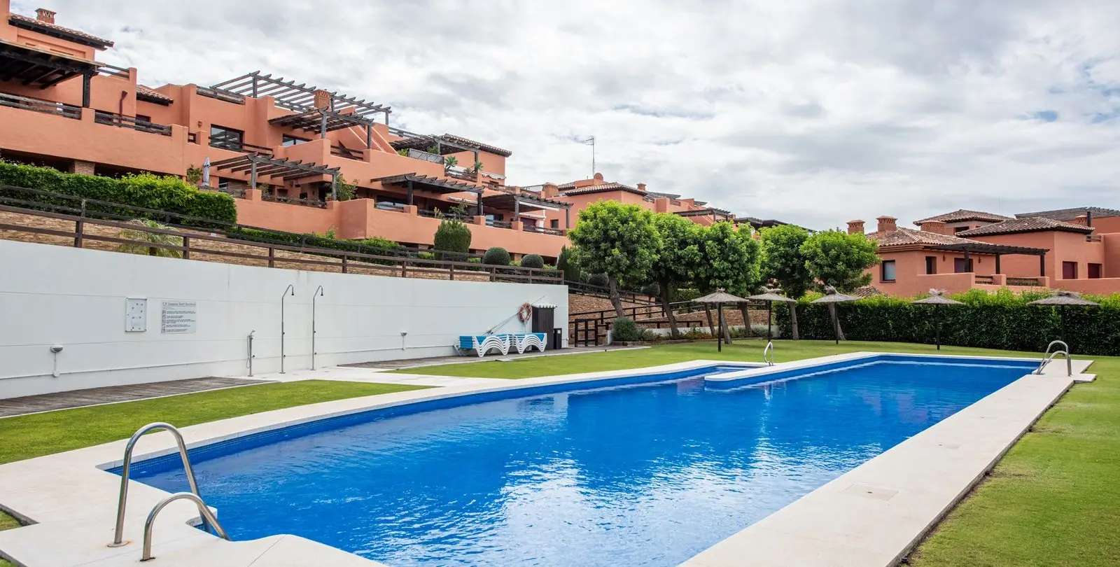 Venta de ático dúplex en Casares 24