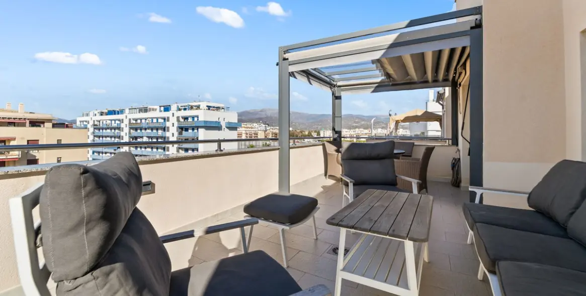 Продажа двухуровневого пентхауса в Torre del Mar 24