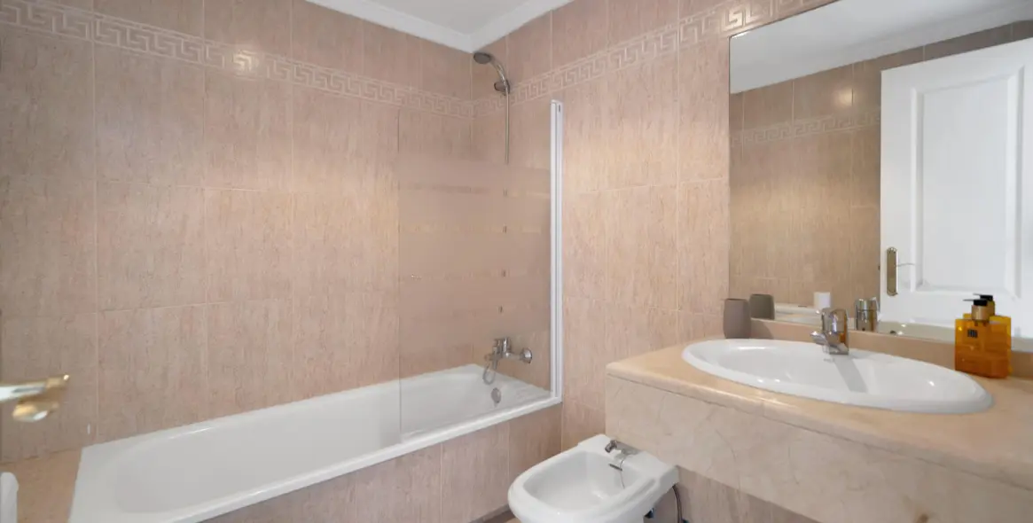 Sale of penthouse in Marbella 16