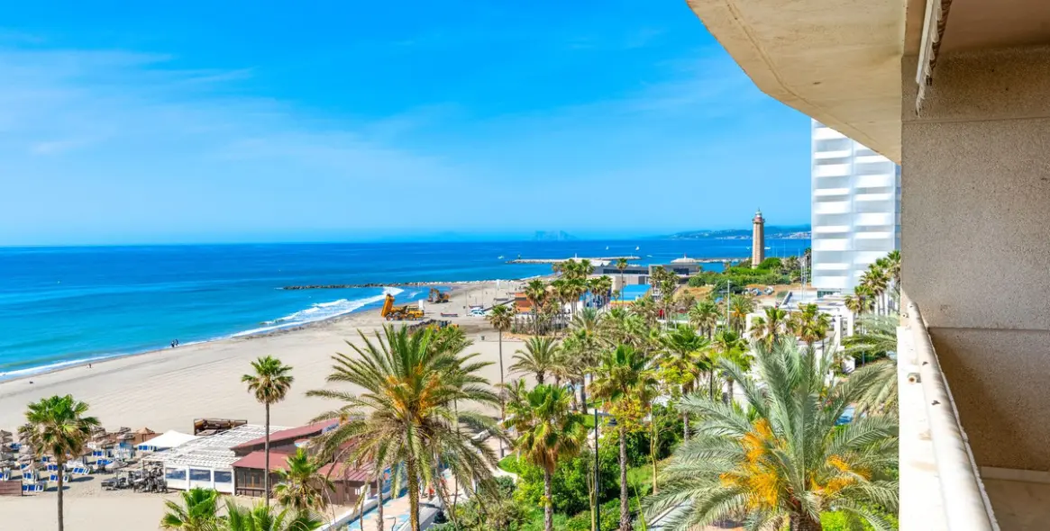 Sale of penthouse in Estepona 1