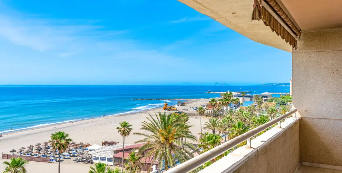 Sale of penthouse in Estepona 2