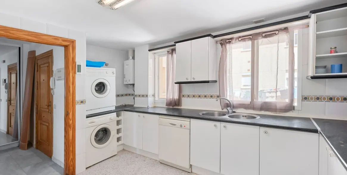 Sale of penthouse in Estepona 12