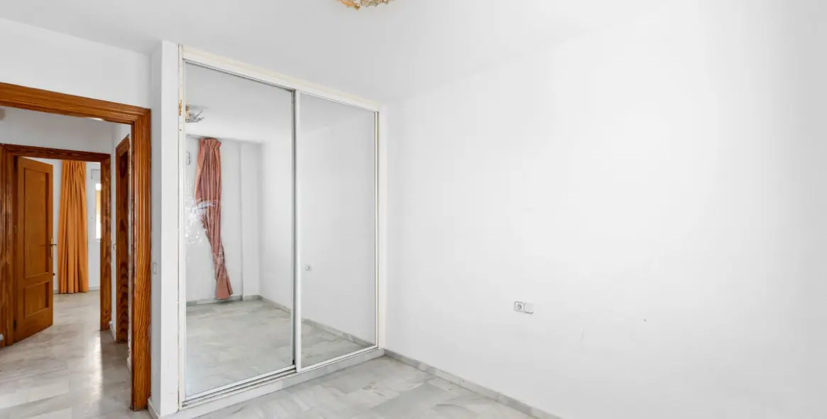 Sale of penthouse in Estepona 16