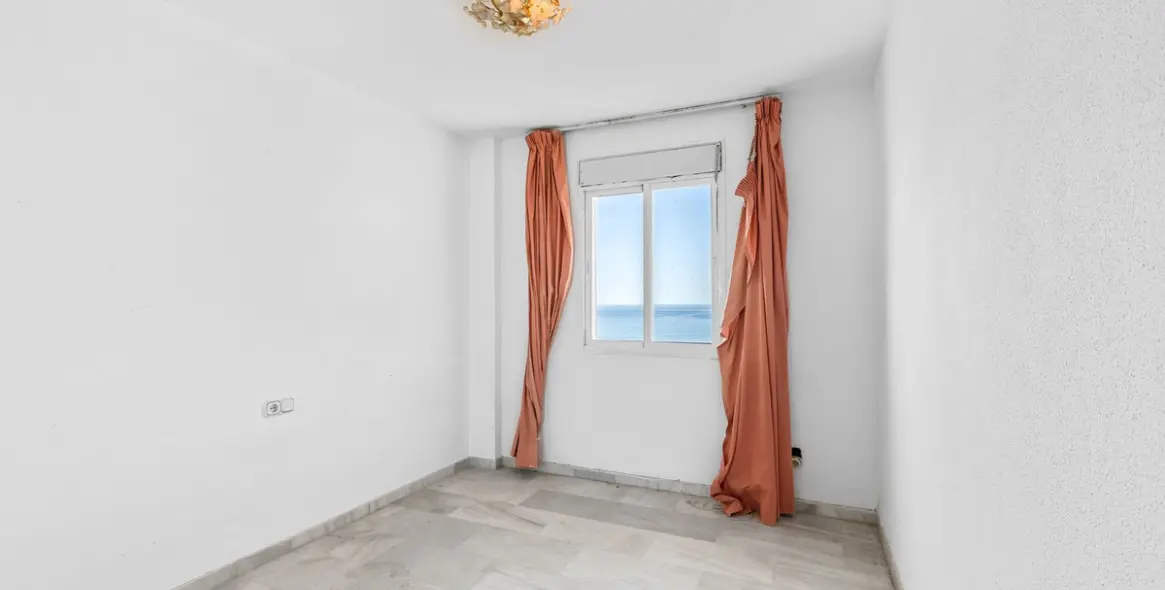 Sale of penthouse in Estepona 17
