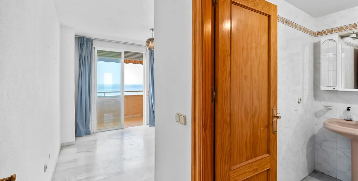 Sale of penthouse in Estepona 19