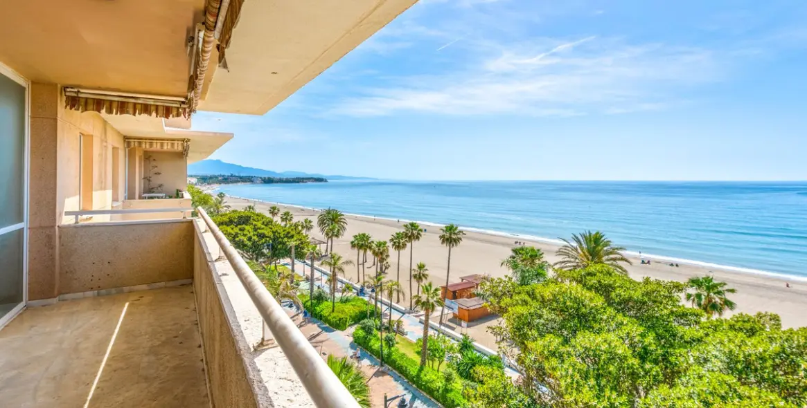 Sale of penthouse in Estepona 23
