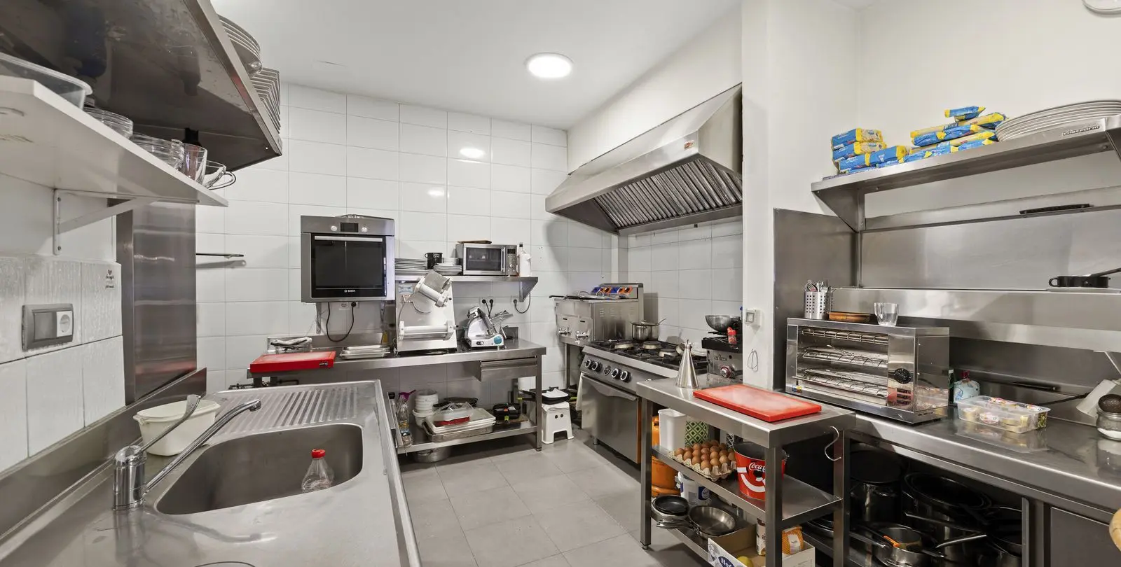 Sale of commercial premises in Guadalmina Alta 6